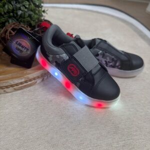 Ecko Unlimited Kids Light-Up Sneakers - Gray Camo with Red Accent